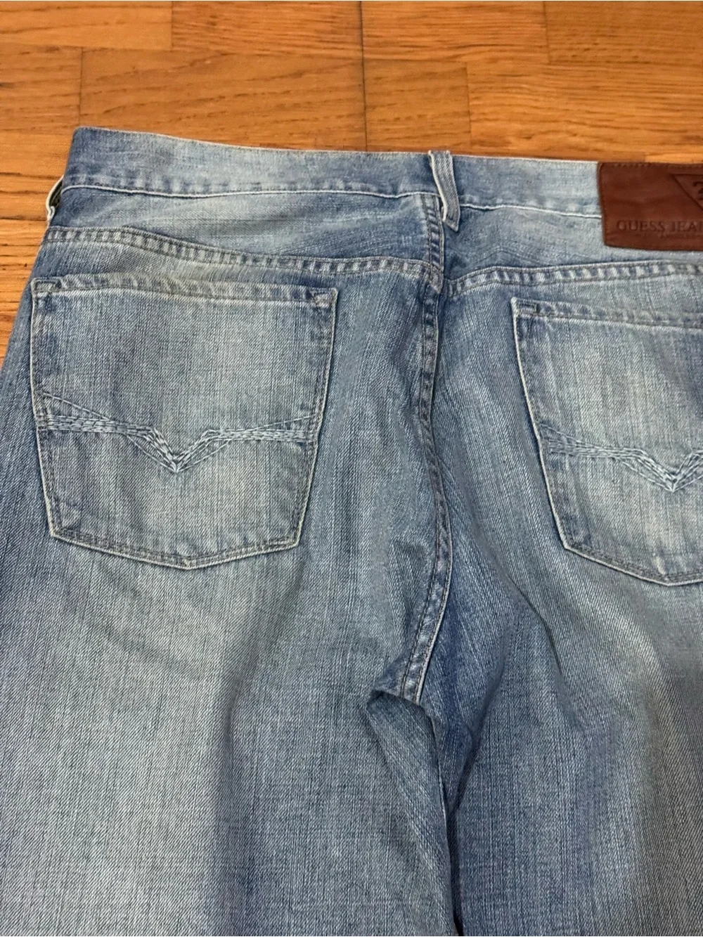 GUESS Los Angeles Cliff Boot Cut Men’s Light wash Blue Jeans in size 34x32
